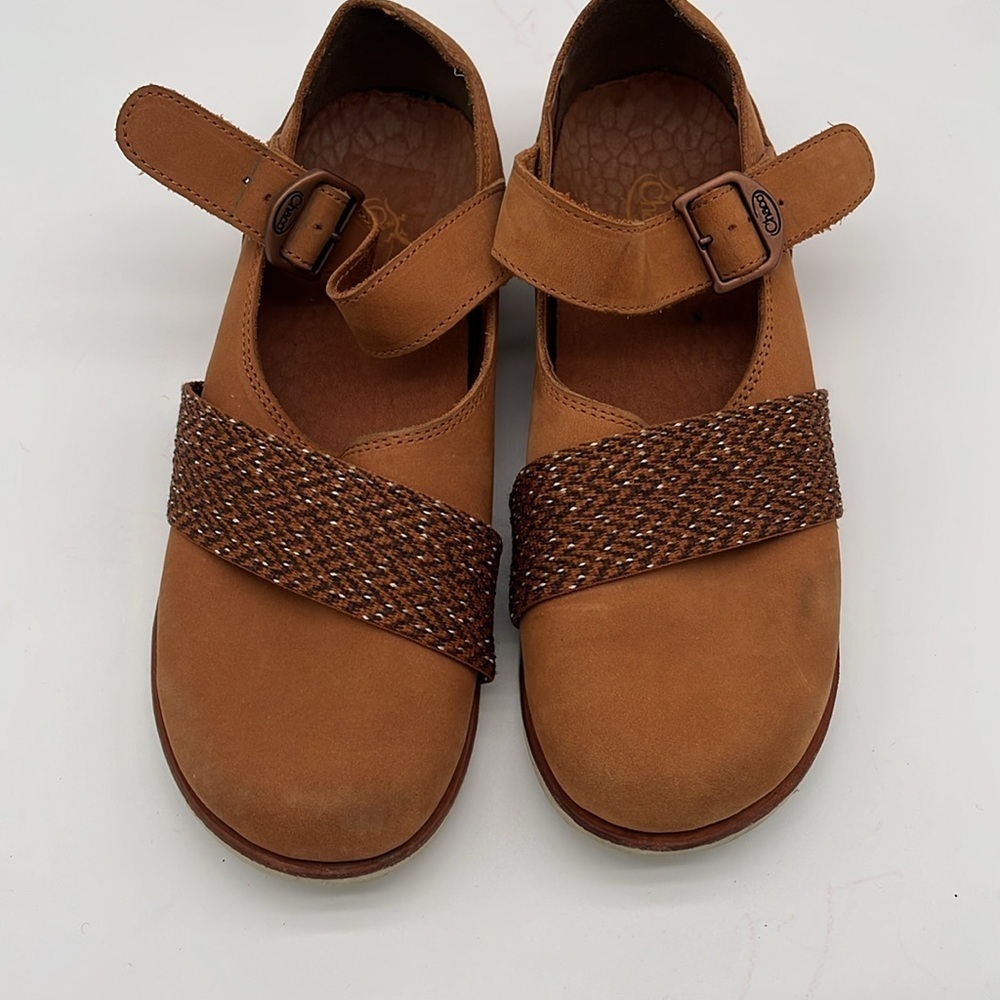 Chaco Camel Tan Buckle Closed Toe Shoes Women Size 7 BLEMISH - Picture 2 of 8